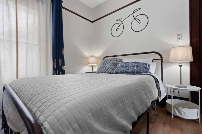 Building Photo - 100 W 1st St