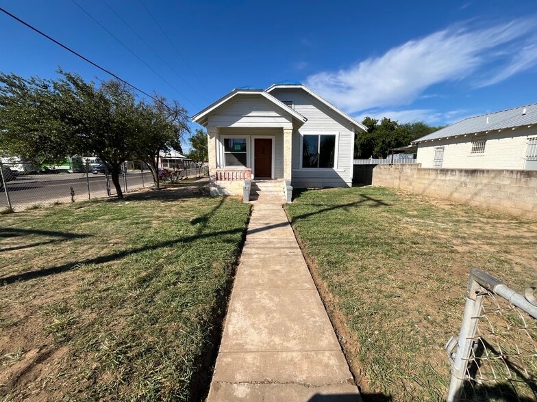 Primary Photo - 402 Corpus Christi St