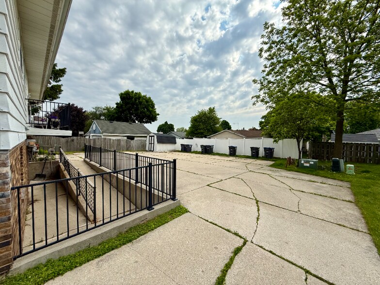 Building Photo - 1621 N 35th St
