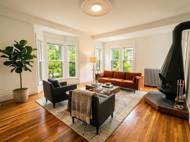 Building Photo - 21 Avon St