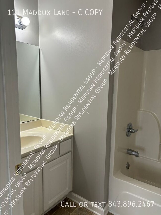 Building Photo - 111 Maddux Ln
