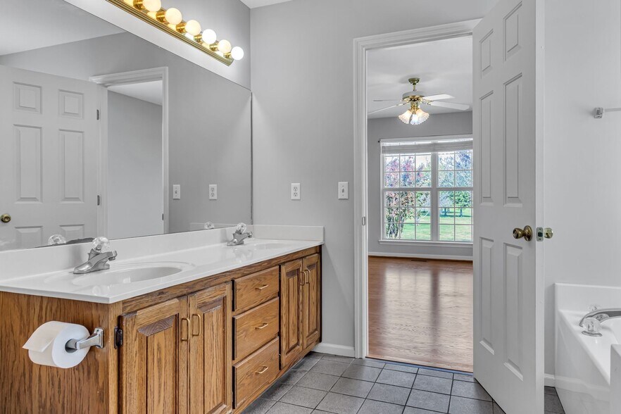 Building Photo - 207 Andy Johns Dr