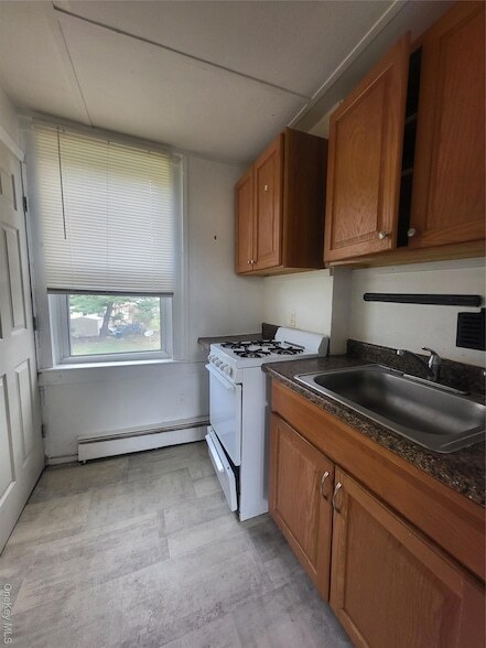 Building Photo - 123 Old Turnpike Rd