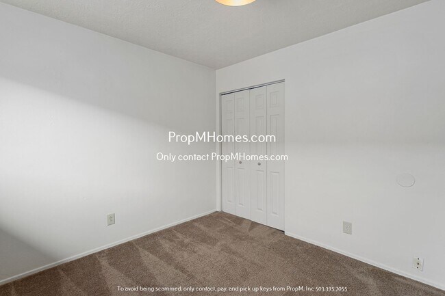 Building Photo - Move-In Special! Sleek 2BR in NE Portland ...