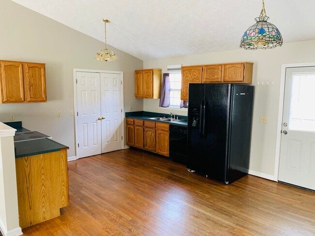 Building Photo - 112 Hunter Ridge Dr