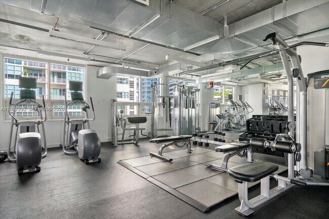 Building Photo - 3250 NE 1st Ave