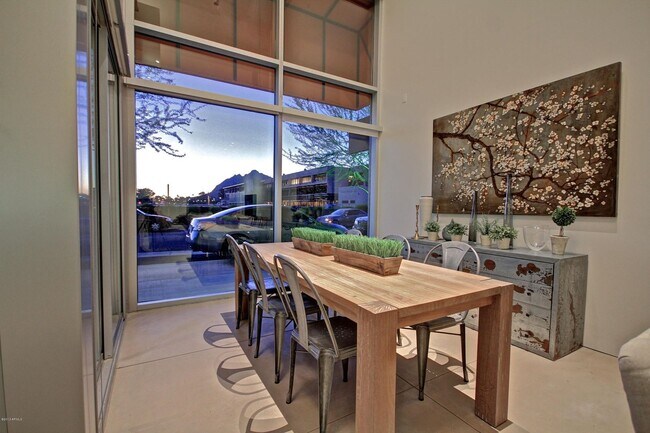 Building Photo - Stylish 2 Bed | 2 Bath Condo in Prime Scot...