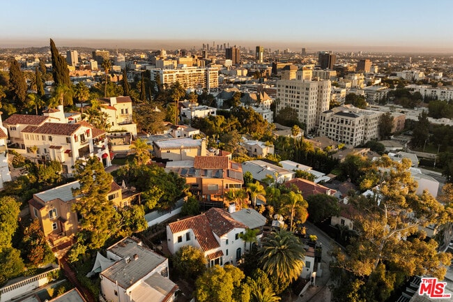 Building Photo - 2002 N Las Palmas Ave