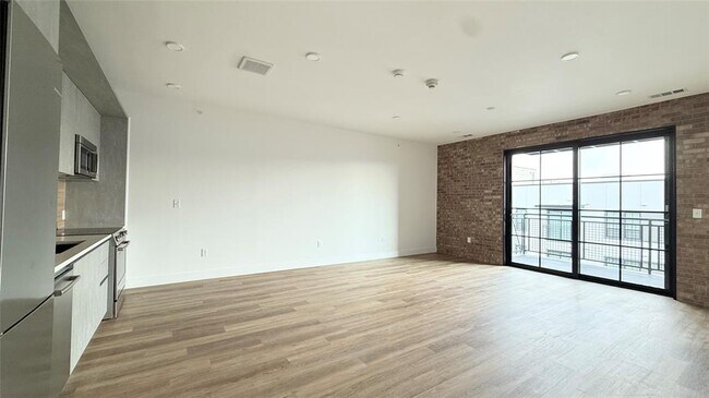 Building Photo - 4315 S Congress Ave