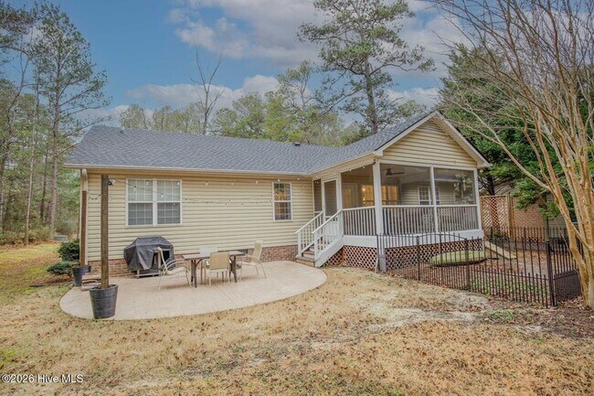 Building Photo - 681 Ginesing Dr