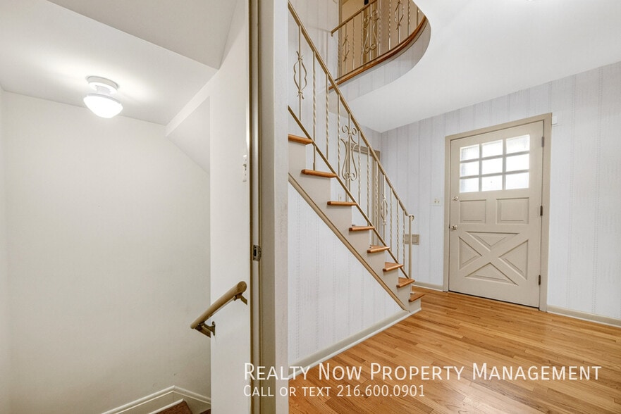 Building Photo - 2171 Cedarview Dr