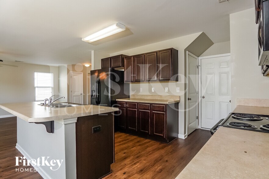 Building Photo - 4778 Woodford Cir