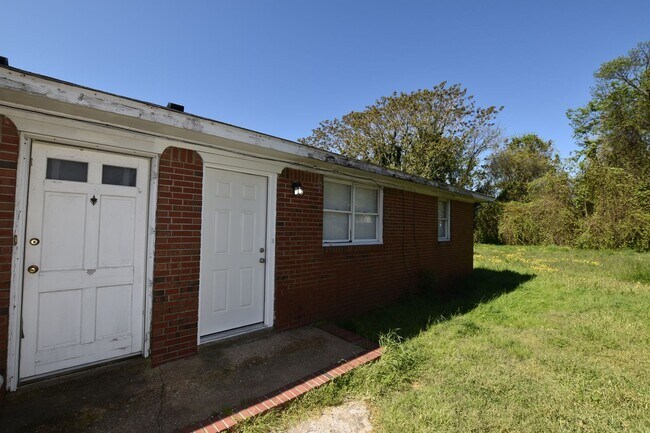 Primary Photo - 7923 Thompson Rd