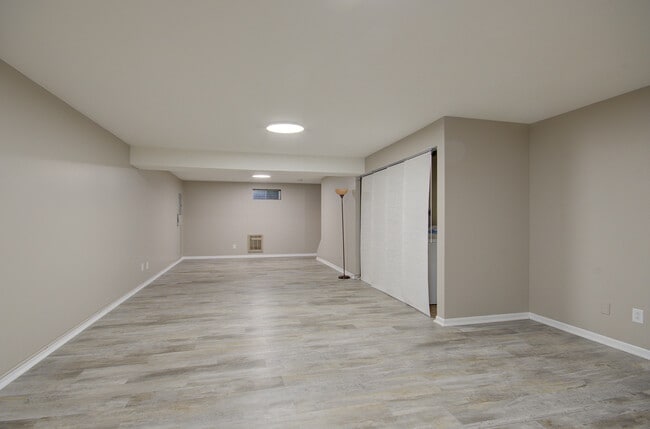 Building Photo - 24023 W Oak St