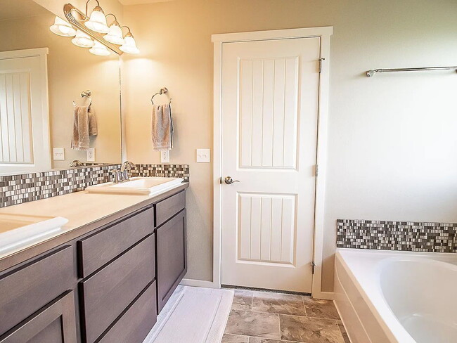 Building Photo - Beautiful 4BR, 2.5BTH, 3-Story Home in Post Falls