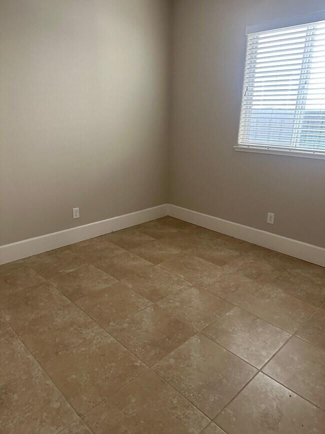 Primary Photo - Huge Tracy Dream Home!