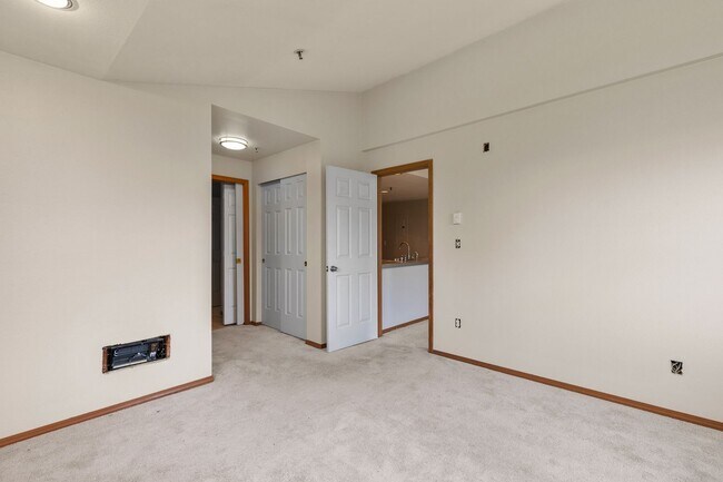 Building Photo - 3901 Fremont Ave N