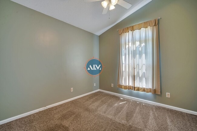 Building Photo - Beautiful 3 Bed 2 Bath Home located in his...