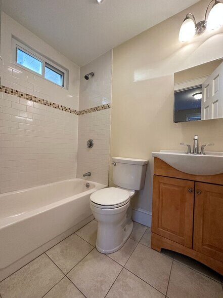 Building Photo - 7 Stedman St