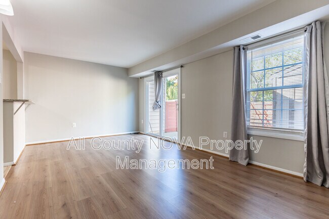 Building Photo - 1438 Cottonwood Ct