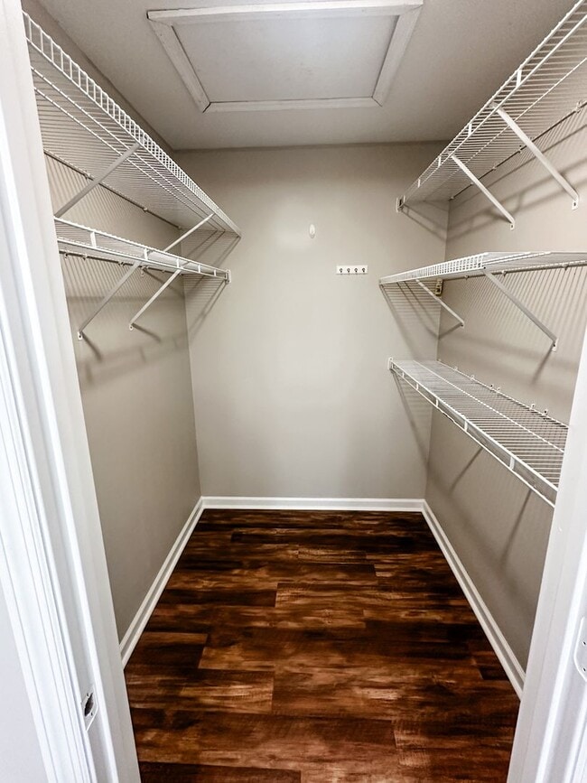 Building Photo - Beautifully updated 4 Bedroom/2.5 Bath Executive Rental in Farragut!
