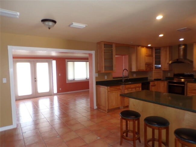 Building Photo - 270 Belaire Ct
