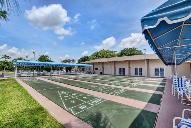 Building Photo - 701 Lori Dr