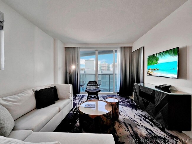 Building Photo - 3101 Bayshore Dr