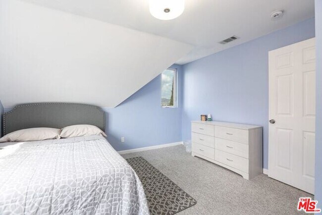 Building Photo - 318 Parkman Ave