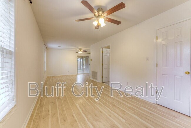 Building Photo - 4560 Boyce Rd