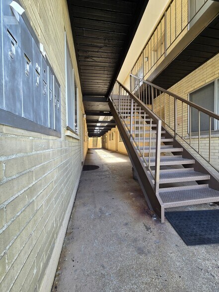 Building Photo - 4300 Fairview Ave