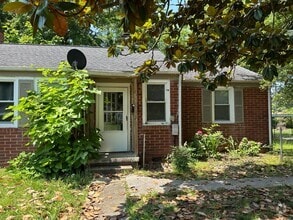 Building Photo - ONE LEVEL DUPLEX UNIT IN KINGSPORT NOW AVA...