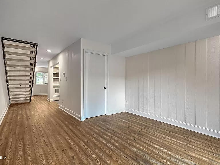 Building Photo - 115 Beechnut St