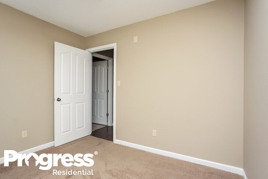 Building Photo - 7470 Jennifer Dr