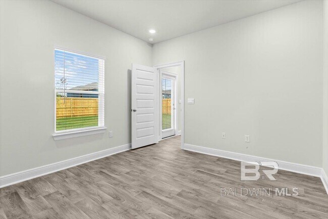 Building Photo - 13765 Shea Cir