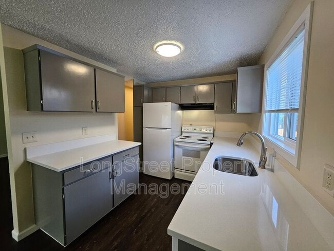 Building Photo - 14171 SW Allen Blvd