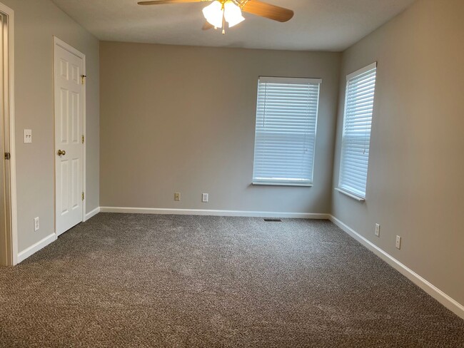 Building Photo - 3 Bed 2.5 Bath Nashville Opry Mills Area F...