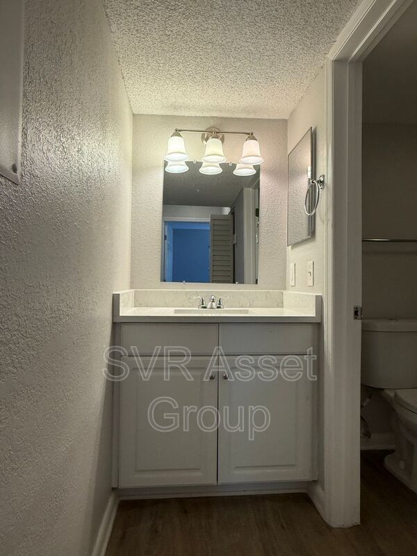 Building Photo - 100 Fairway