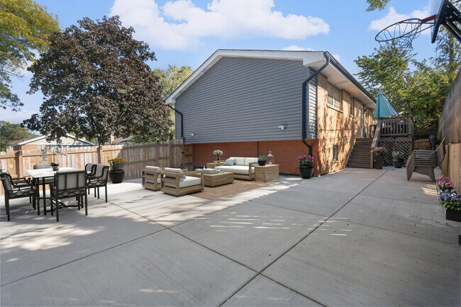 Building Photo - 2635 W 94th Pl