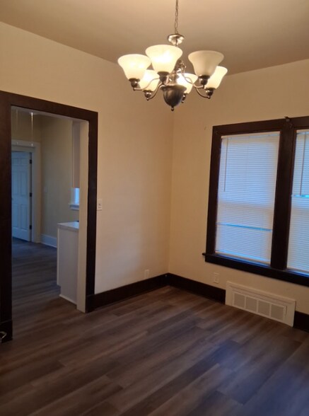 Building Photo - 418 S Hancock Ave