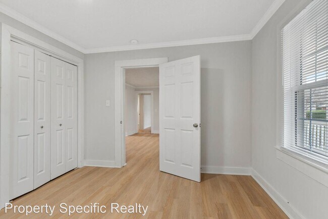 Building Photo - 4 br, 2 bath House - 724 E. Nelson Ave