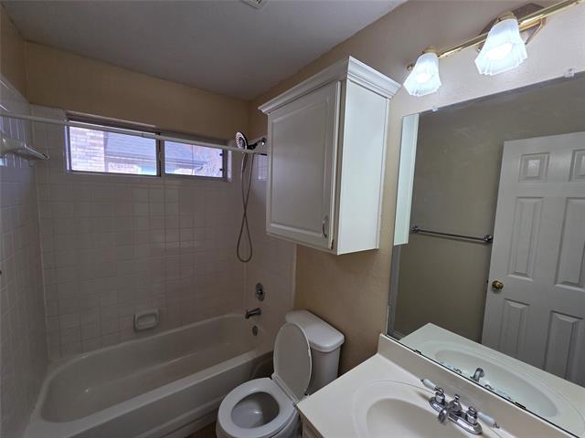 Building Photo - 2308 Welch Pl