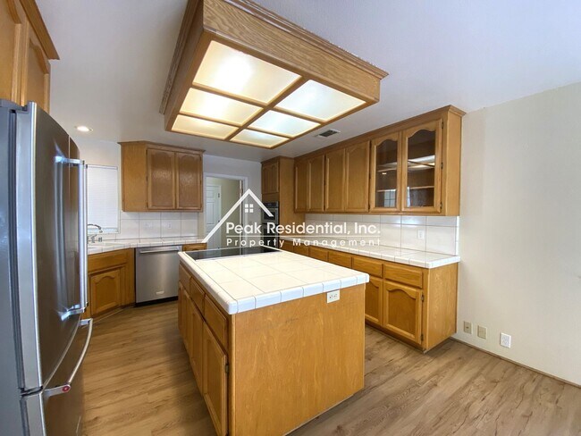 Building Photo - Spacious 3bd/2ba Auburn Home With Bonus Ro...