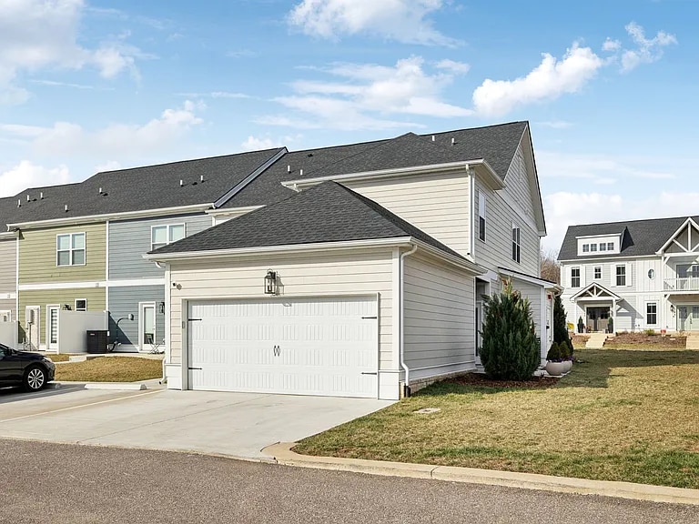 Building Photo - 147 Bess Blvd