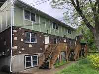 Building Photo - 3 Bedroom Townhome on Quite side of East C...