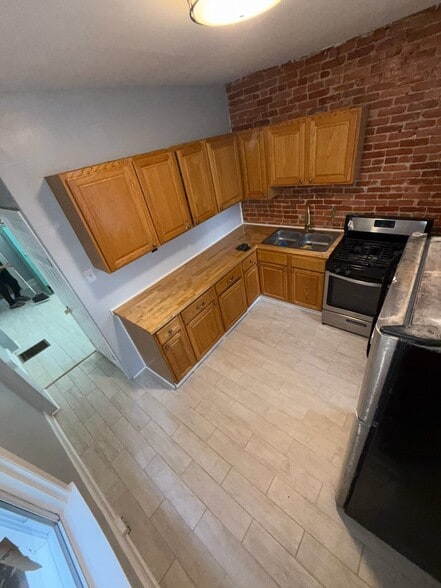 kitchen - 803 N DuPont St