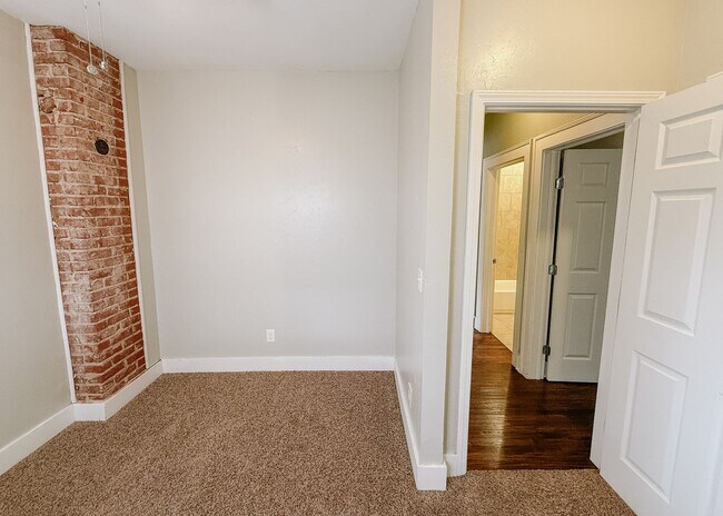 Building Photo - $500 OFF FIRST MONTHS RENT | Duplex in OKC!