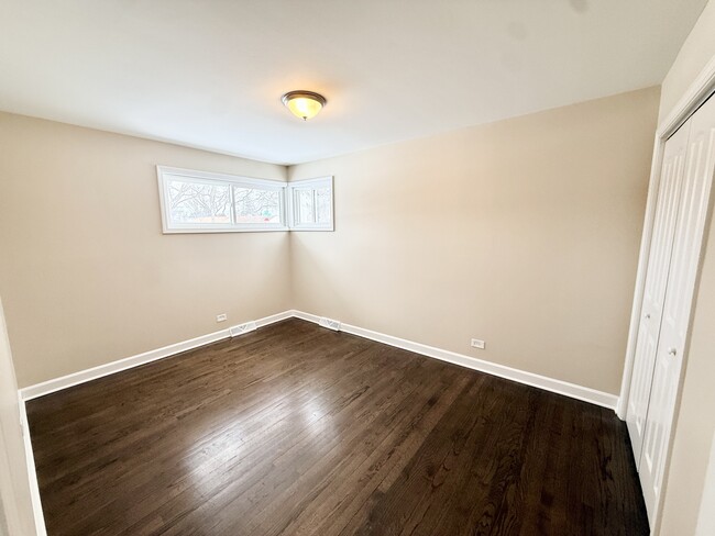 Building Photo - 360 W Fremont Ave