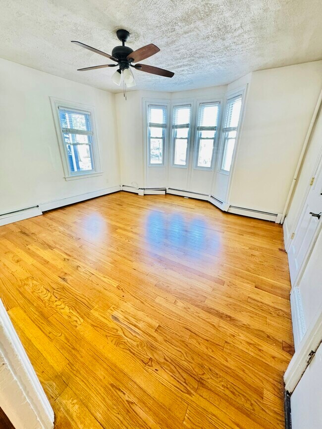 Building Photo - 74 Vernon St