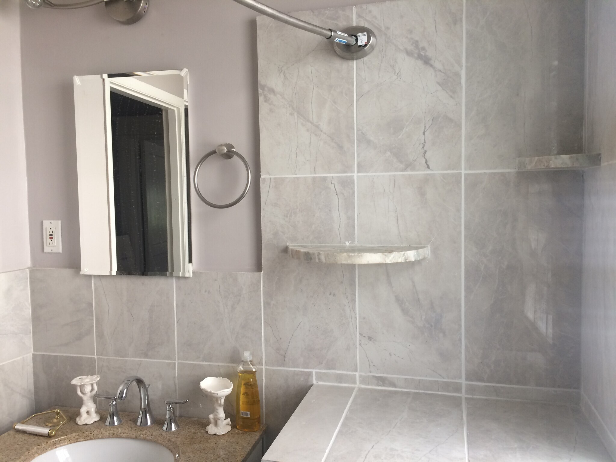 Building Photo - 617 Moulton St E